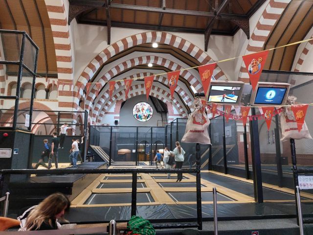 20231108 VTB Trampoline springen 1