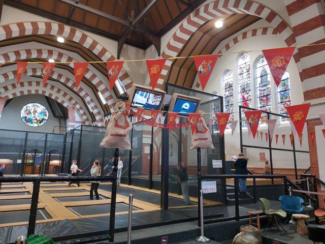 20231108 VTB Trampoline springen 2