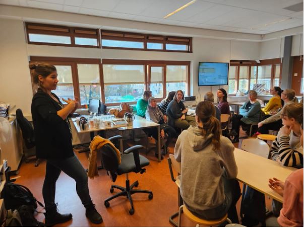 20231115 Diverse studenten op bezoek 4